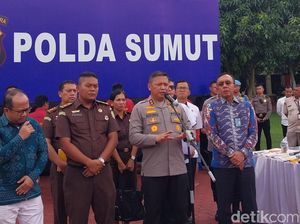 Komplotan Ini Habiskan Uang Rp 3 M Hasil Bobol ATM untuk Foya-foya Komplotan Ini Habiskan Uang Rp 3 M Hasil Bobol ATM untuk Foya-foya