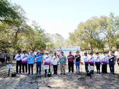 Potret Kapolri dan Delegasi AMMTC Tanam Pohon di TN Komodo