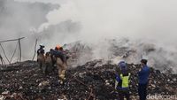 Penampakan Kepulan Asap Kebakaran TPA Sarimukti