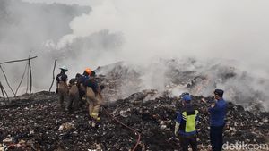 Penampakan Kepulan Asap Kebakaran TPA Sarimukti