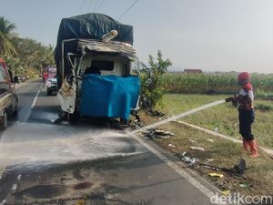 Brak! 2 Truk Adu Banteng di Kulon Progo, Sopir Sempat Terjepit Kabin Brak! 2 Truk Adu Banteng di Kulon Progo, Sopir Sempat Terjepit Kabin