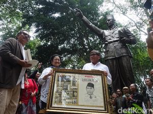 Curhat Megawati Kecewa Patung Bung Karno di Lemhannas Berukuran Kecil Curhat Megawati Kecewa Patung Bung Karno di Lemhannas Berukuran Kecil