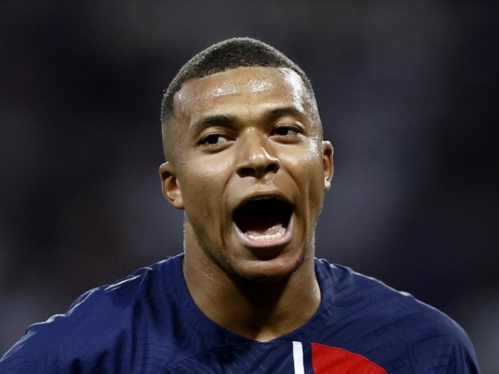 Soccer Football - France - Ligue 1 - Toulouse v Paris St Germain - Stadium Municipal de Toulouse, Toulouse, France - August 19, 2023 Paris St Germain's Kylian Mbappe celebrates scoring their first goal REUTERS/Stephane Mahe