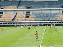 Deretan Pemain Persib Belum Bisa Ikut Latihan Bareng Tim