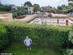 Cerita Keluarga Rogoh Rp 195 Juta Buat Liburan, Eh Vila-nya Bocor Sofanya Bau!