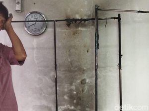 Dalih Maling Kotak Amal Bakar Tirai Musala di Tebet: Mau Usir Nyamuk Dalih Maling Kotak Amal Bakar Tirai Musala di Tebet: Mau Usir Nyamuk