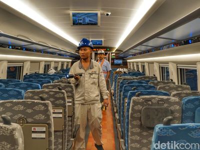 Mengintip Bagian Dalam Kereta Cepat di Depo Tegalluar