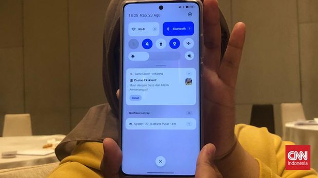 Menteri Komunikasi dan Informatika (Menkominfo) Budi Arie Setiadi menyebut bakal menegur perusahaan teknologi Oppo lantaran memunculkan iklan judi slot di smartphone pengguna.