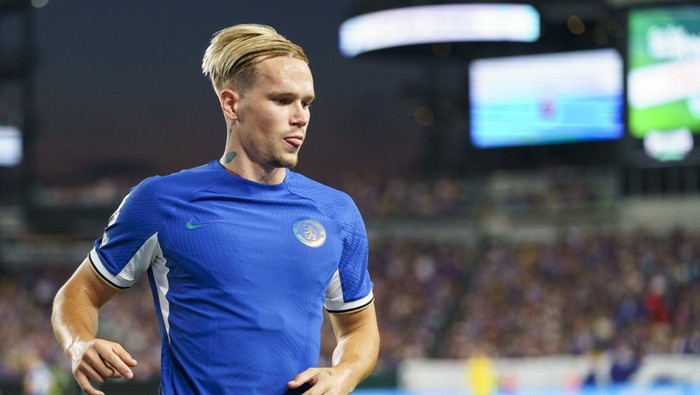 Chelseas Mykhailo Mudryk looks on during the English Premier League Summer Series soccer match between Chelsea and Brighton and Hove Albion, Saturday, July 22, 2023 in Philadelphia. Chelsea won 4-3. (AP Photo/Chris Szagola)
