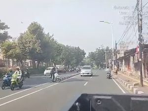 Nah Loh! Pemotor Bandel Lawan Arah di Lenteng Agung Keciduk ETLE