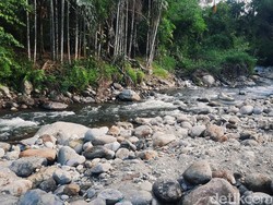 Wisata Pemandian Alam Kenan Sembahe, Staycation di Tepi Sungai
