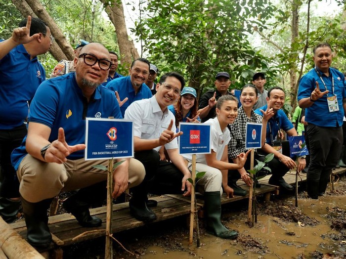 Penanaman bibit bakau oleh FIBA World Cup 2023 Penanaman bibit bakau oleh FIBA World Cup 2023