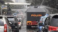Penyemprotan Air untuk Mengurangi Polusi di Ibu Kota