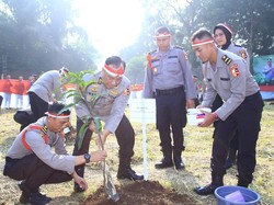 Tanam 21 Juta Bibit Pohon, Polri Pecahkan Rekor MURI
