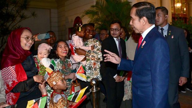 Presiden Joko Widodo (Jokowi) tiba di Kota Maputo, Republik Mozambik usai sebelumnya berada di Tanzania, Selasa (23/8/2023).