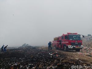 Water Bombing Bakal Dikerahkan Padamkan Kebakaran TPA Sarimukti