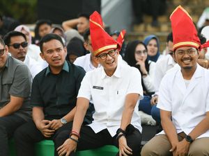 Sandiaga Hadiri Forum Diskusi-Beri Motivasi Bisnis buat Pemuda di Sulsel Sandiaga Hadiri Forum Diskusi-Beri Motivasi Bisnis buat Pemuda di Sulsel