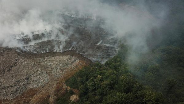 TPA Sarimukti Bandung Kebakaran Gegara Puntung Rokok