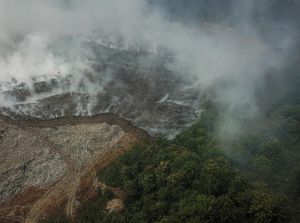 TPA Sarimukti Bandung Kebakaran Gegara Puntung Rokok