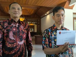 Tak Lagi Ketlisut, Kini Undangan PDIP Diantar Langsung ke Gibran