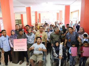 Wabup Garut Serahkan Bantuan untuk Disabilitas hingga Korban Bencana Wabup Garut Serahkan Bantuan untuk Disabilitas hingga Korban Bencana