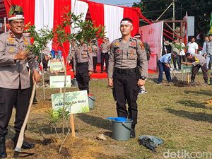 45 Ribu Lebih Pohon Ditanam di Riau untuk Jaga Ekosistem-Abrasi Pantai