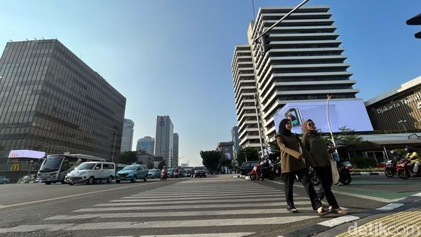 Wow, Langit Jakarta Pusat Sore Ini Membiru