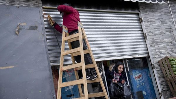 Antisipasi Penjarahan, Toko-toko di Argentina Dipasang Pintu Logam