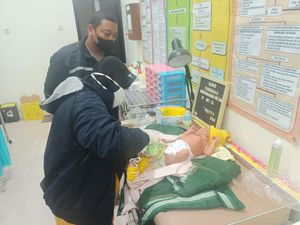 Bayi yang Dibuang di Teras Rumah Warga Malang Diadopsi Kades Harjokuncaran Bayi yang Dibuang di Teras Rumah Warga Malang Diadopsi Kades Harjokuncaran