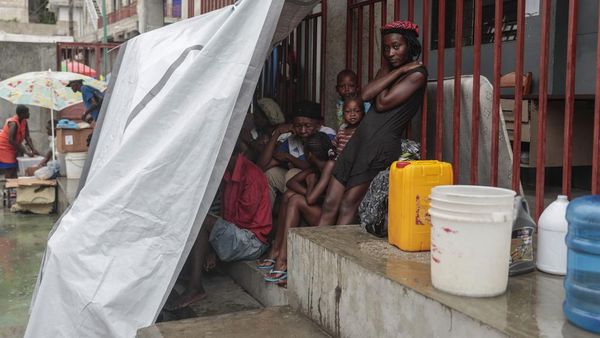 Derita Pengungsi Haiti Dihantam Badai Franklin