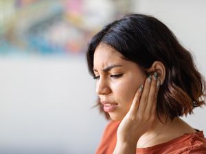 Telinga Sebelah Kiri Sering Berdenging, Pemicunya Apa Ya Dok? Telinga Sebelah Kiri Sering Berdenging, Pemicunya Apa Ya Dok?