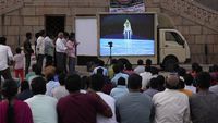 India Catat Sejarah Sukses Mendarat di Bulan, Warga Bersukacita
