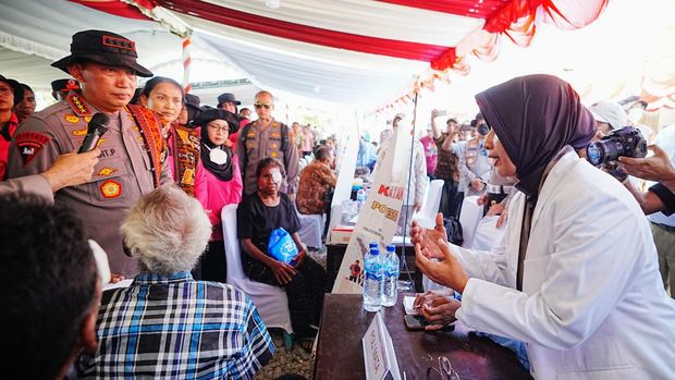 Kapolri Gelar Bakti Kesehatan dan Sosial untuk Warga Palue NTT