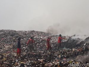 Api Membara di Dua TPA Jawa Barat Api Membara di Dua TPA Jawa Barat
