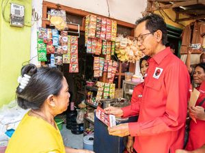 Kader PDIP Surabaya Kembali Blusukan Door to Door Kenalkan Ganjar Pranowo Kader PDIP Surabaya Kembali Blusukan Door to Door Kenalkan Ganjar Pranowo