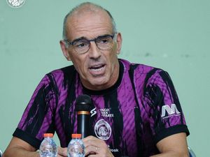 Fernando Valente Nakhoda Baru Arema FC, Dulu Latih Mudryk Kini Poles Dedik Fernando Valente Nakhoda Baru Arema FC, Dulu Latih Mudryk Kini Poles Dedik