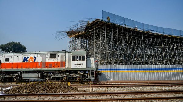 Pembangunan Flyover Ciroyom Untuk Lintasan Feeder Kereta Cepat
