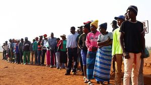 Pemilu di Tengah Kemiskinan, Warga Zimbabwe Antre di TPS