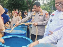 3 Kampung di Cibarusah Bekasi Kekeringan, Polisi Bantu Salurkan Air Bersih