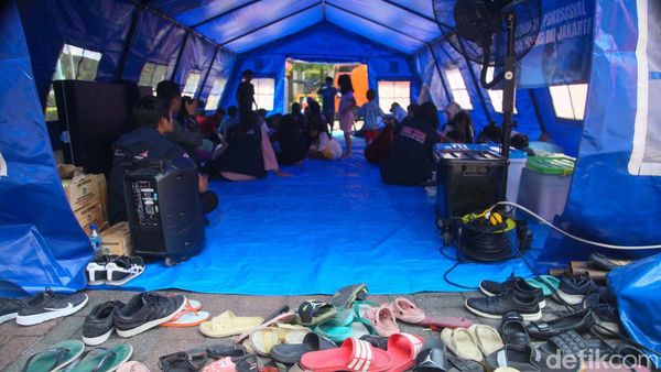 Ratusan Korban Kebakaran Gang Kober Mengungsi di Kantor Walkot Jakpus