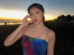 Selebgram Regina Phoenix Minta Maaf Usai Serobot Fans Cilik di Konser BLACKPINK