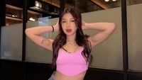 5 Potret Regina Phoenix, Anggota Girlband yang Hobi Berkuda