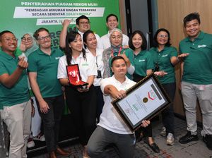 Rekor MURI untuk Pembagian Minuman Ringan Terbanyak