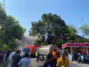 Kebakaran Rumah di Jemur Wonosari Surabaya Diduga Berawal dari Lantai 2 Kebakaran Rumah di Jemur Wonosari Surabaya Diduga Berawal dari Lantai 2
