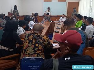 Demo Pedagang Pasar Srimangunan Sampang Tak Sia-sia, Relokasi Ditangguhkan Demo Pedagang Pasar Srimangunan Sampang Tak Sia-sia, Relokasi Ditangguhkan