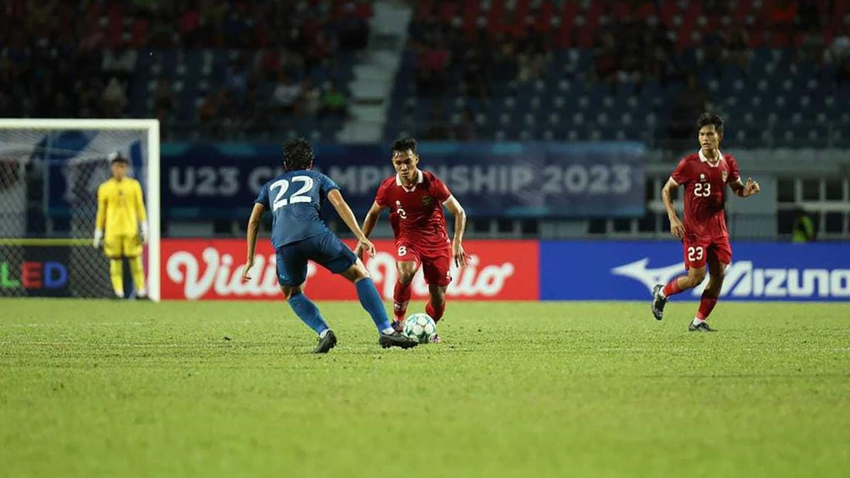 Indonesia matikan lini tengah Thailand (Foto: Dok. PSSI)