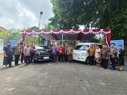 Mobil Shuttle Toyota Foundation Standby di Ubud, Siapa yang Boleh Pakai?