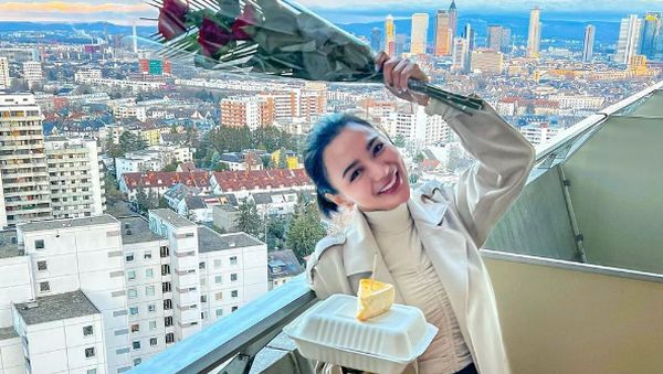 Serunya Wika Salim Kulineran di Italia hingga Masak Nasi Goreng