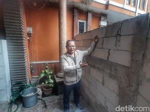 Waduh! Jalan ke Rumah Kos di Bandung Ditembok Tetangga Sendiri Waduh! Jalan ke Rumah Kos di Bandung Ditembok Tetangga Sendiri