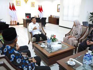 Cerita Mardiono Bantu Anak Tukang Becak hingga Kuliah di Korea Cerita Mardiono Bantu Anak Tukang Becak hingga Kuliah di Korea